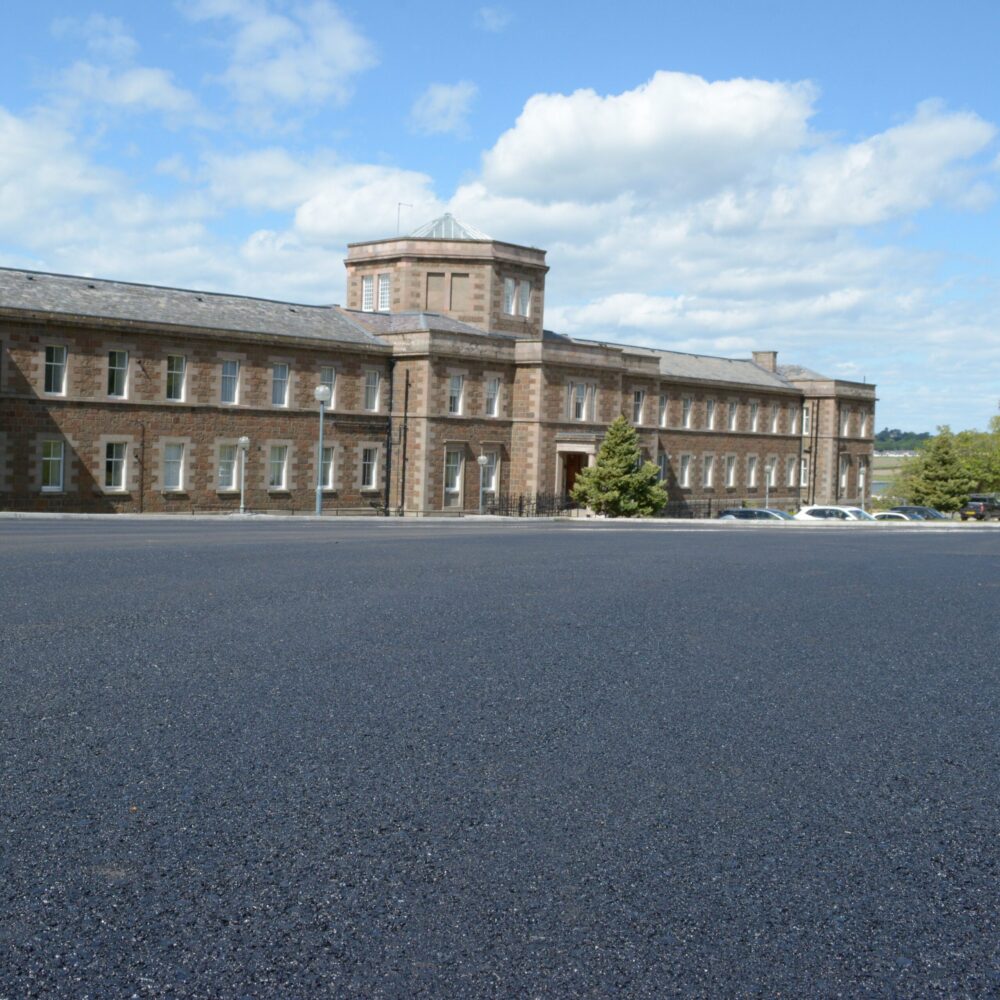 Beautiful smooth asphalt car park in front of a building